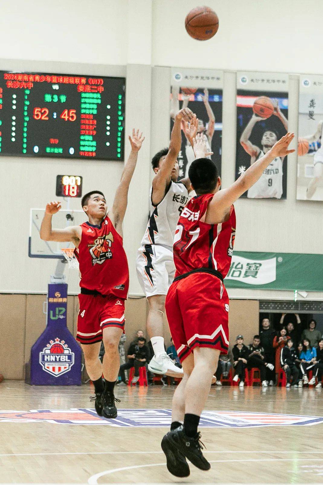 湖南男篮在本周关键之战中全力以赴 湖南男篮在本周关键之战中全力以赴