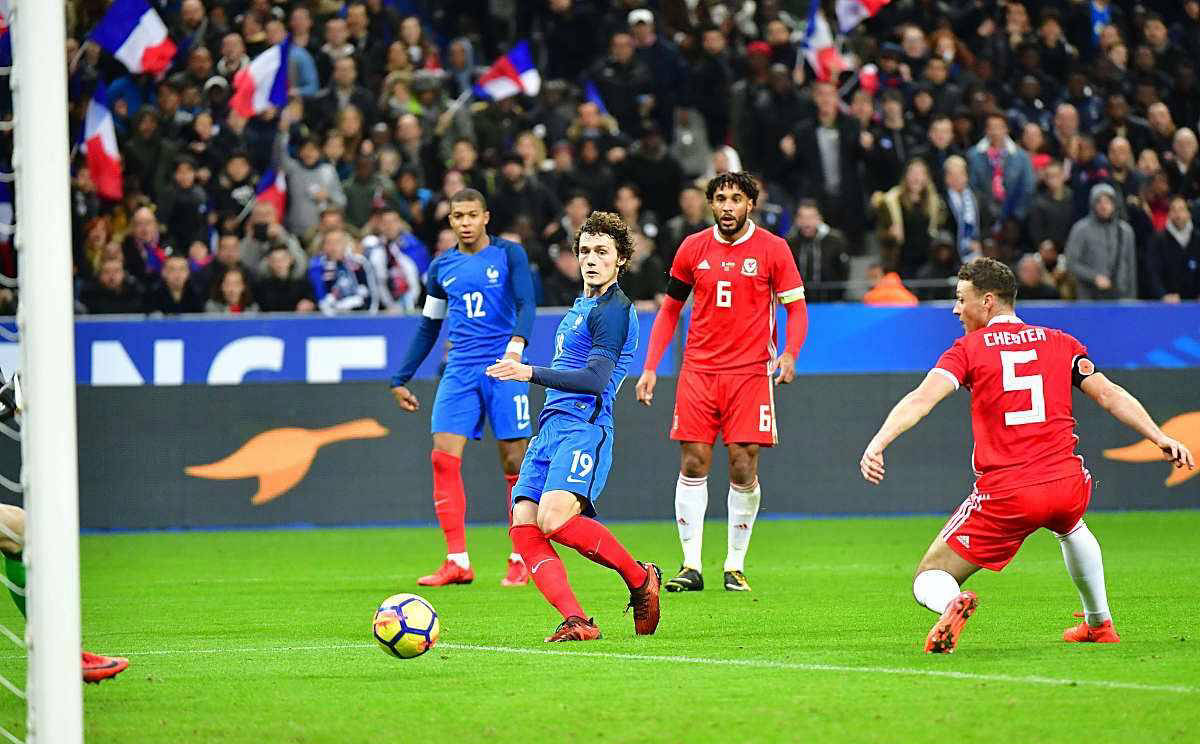 包含法国队苦战获胜，欧预赛前景晴朗可期的词条