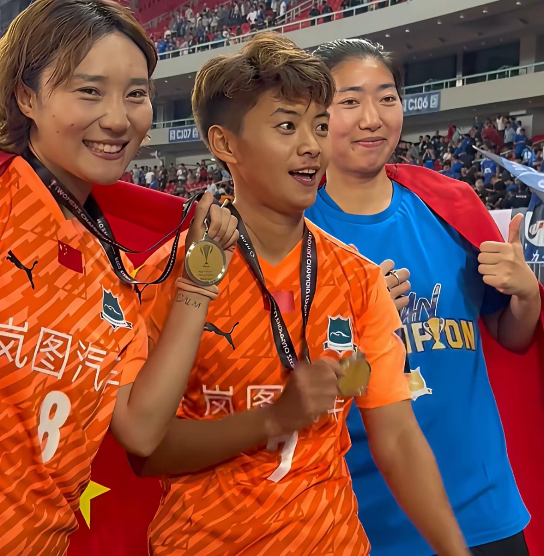 开云体育官方入口-韩国女足队员在球场上认真训练