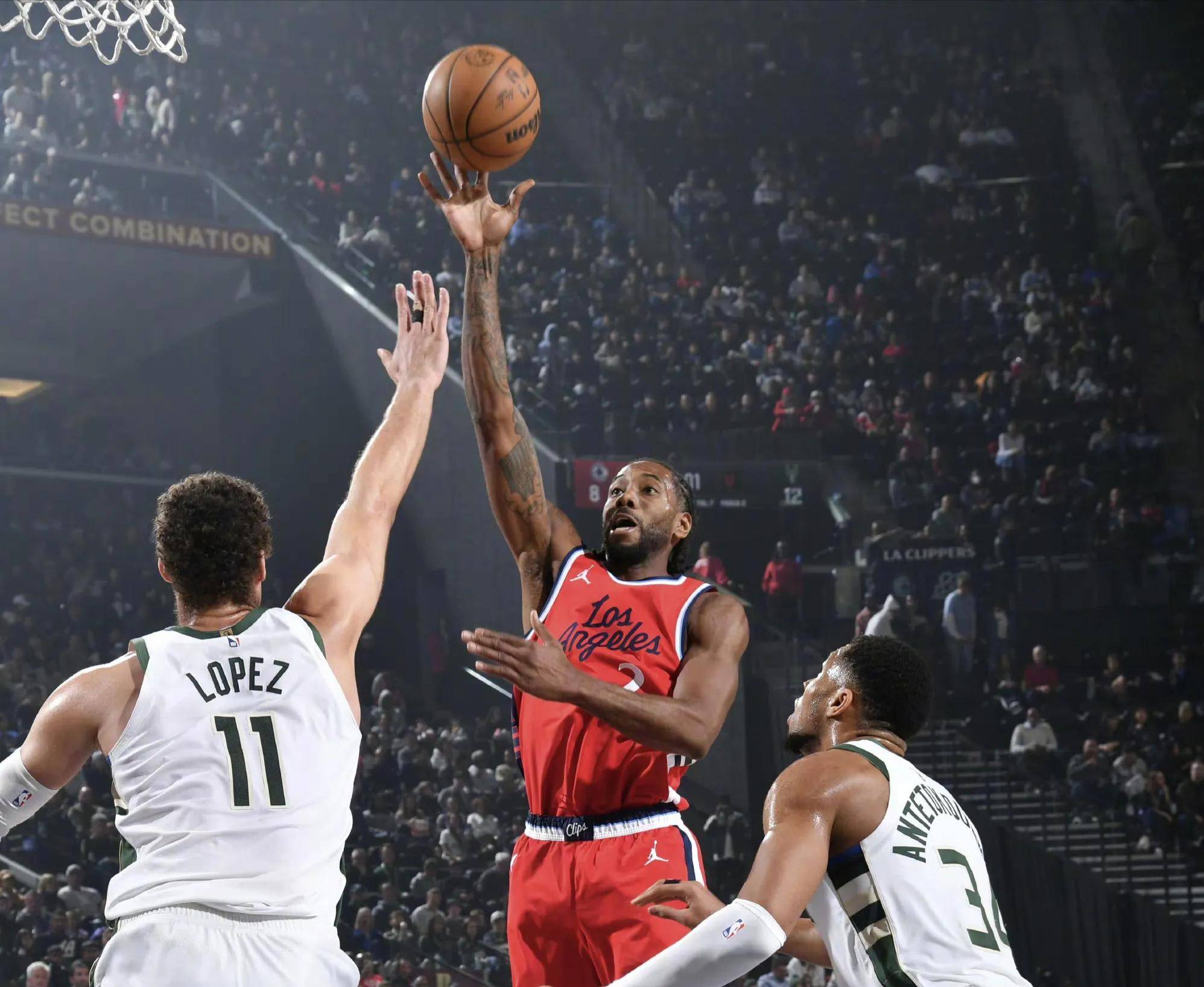 快船击败雄鹿,取得两连胜 快船击败雄鹿,取得两连胜