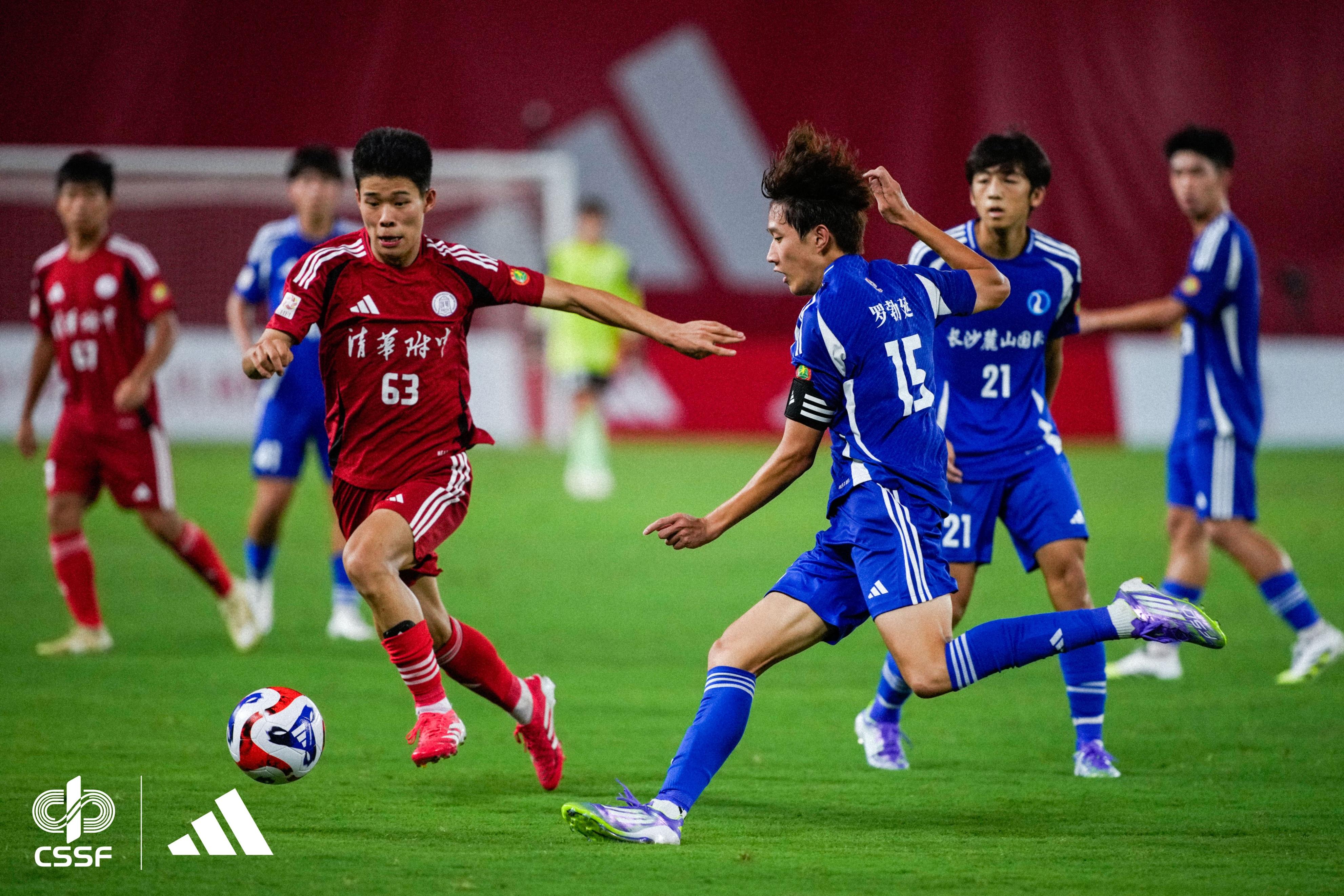 开云体育娱乐-包含体育产业高速发展，足球赛事吸引众多观众的词条