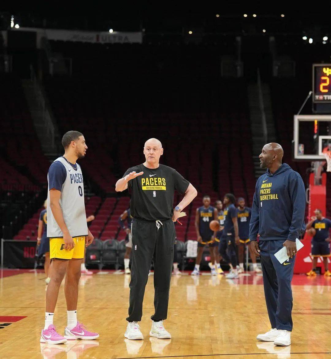 步行者队全体球员团结一心力拼连胜的简单介绍