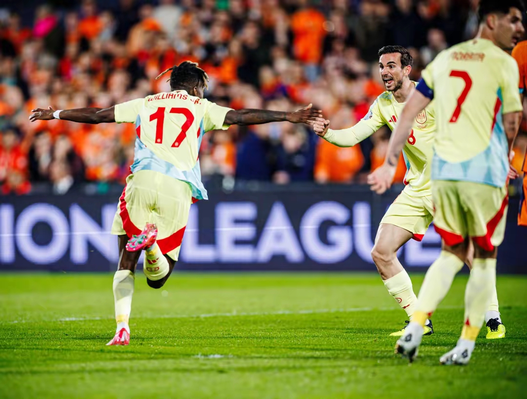 足球比赛精彩上演，激情四溢防守严密的简单介绍