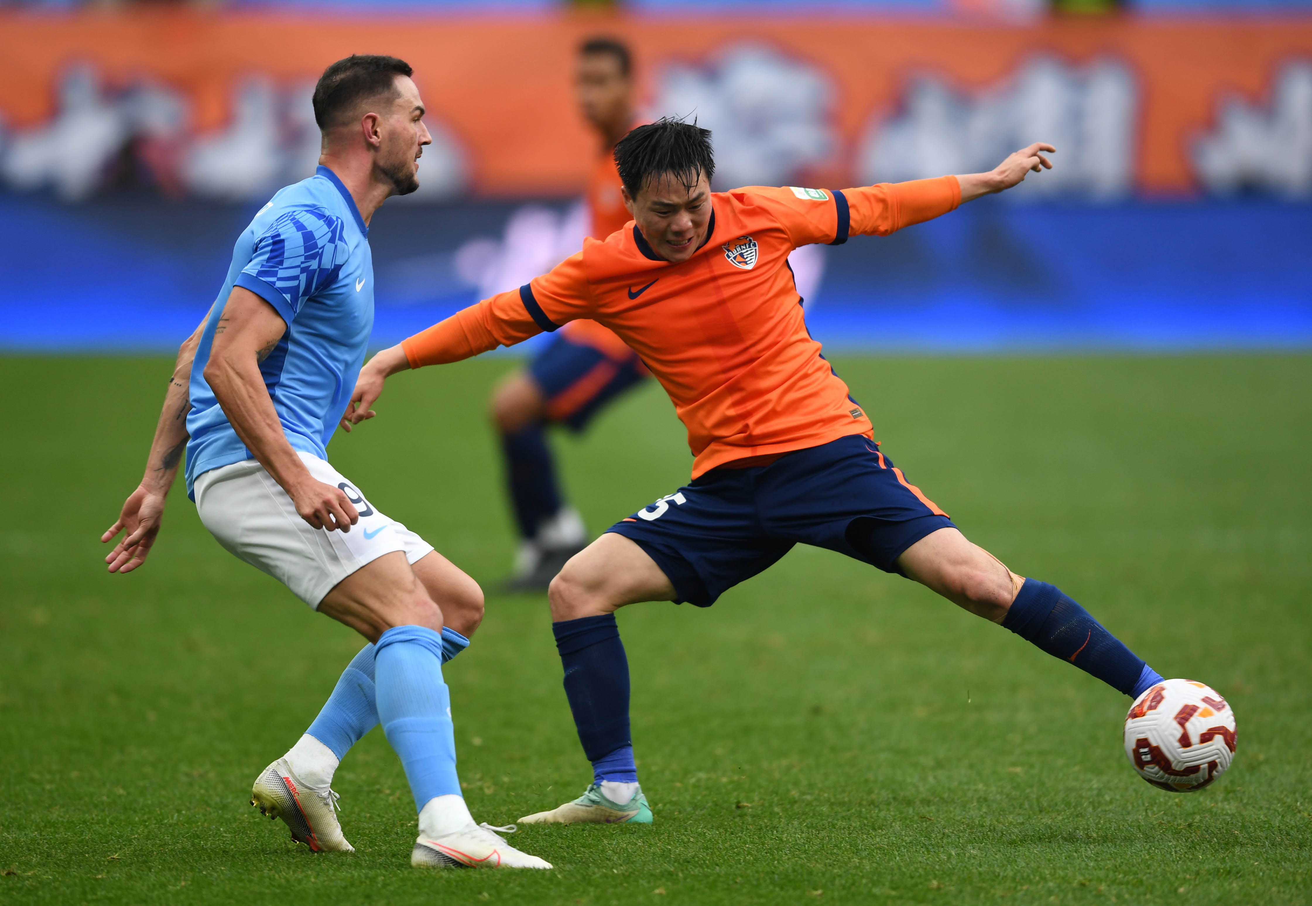 挑战极限,球员拼尽全力奋勇争胜的简单介绍 挑战极限,球员拼尽全力奋勇争胜的简单介绍