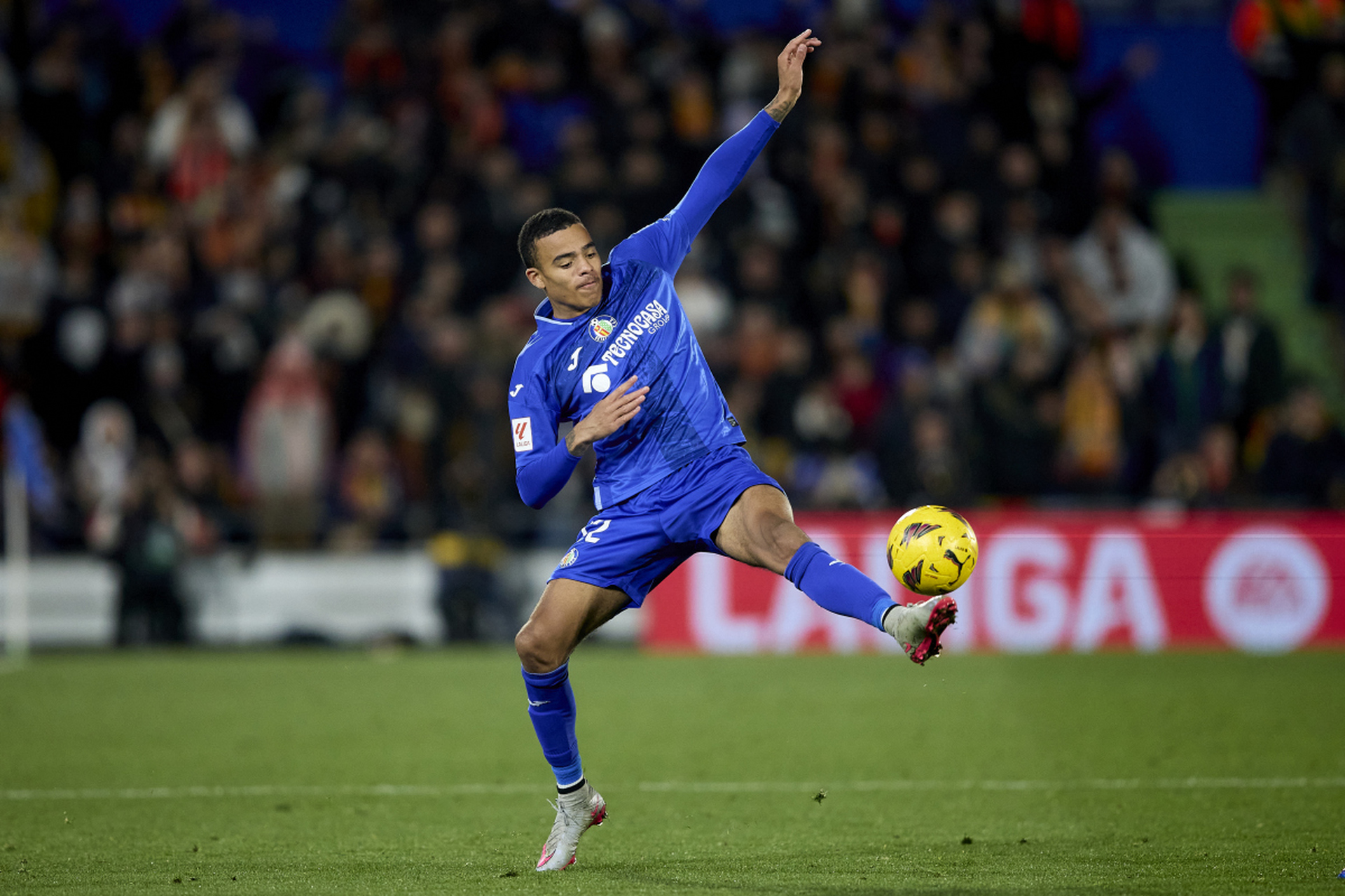 赫罗纳防守线稳固限制对手攻势的简单介绍